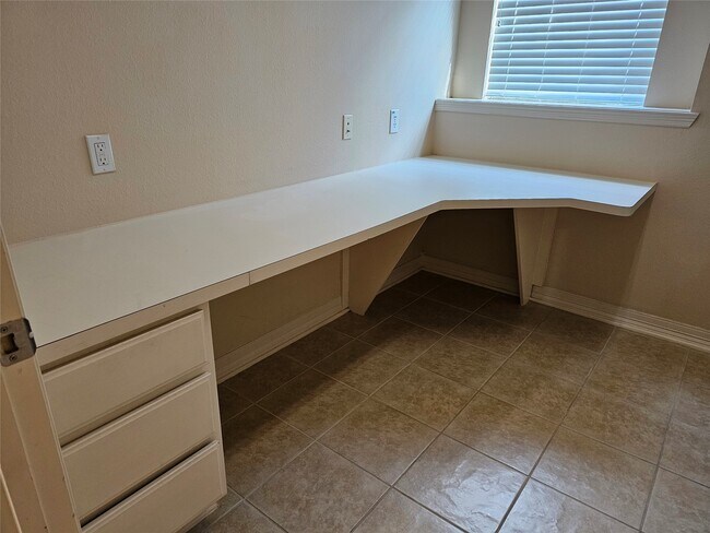 Building Photo - 3218 Waters Edge Dr