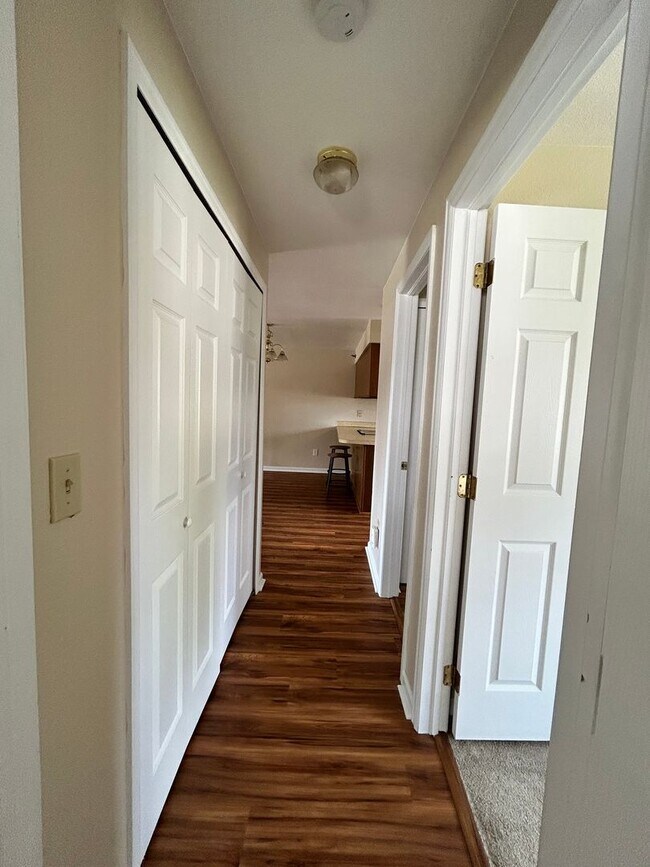 Building Photo - Recently Remodeled 2Bd/2Ba with Attached G...