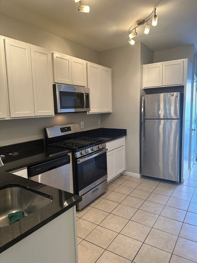 Building Photo - Newly Renovated! Hardwood Flooring First F...