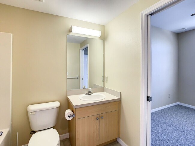 Building Photo - Deep Creek Townhome - Golf Course View (ONE FREE MONTH RENT FOR QUALIFIED APPLICANTS!)