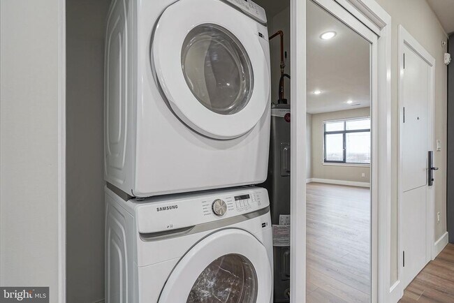 Building Photo - 4432 Wingate St