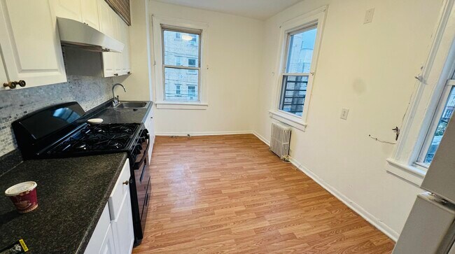 Building Photo - 1153 Summit Ave