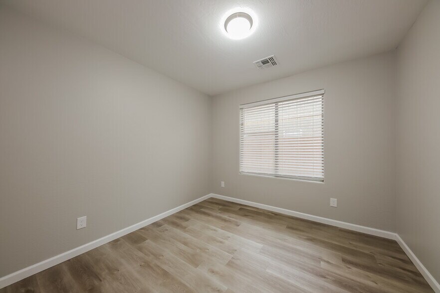 Building Photo - 2020 W Hasan Dr