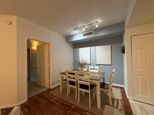 Building Photo - 780 S Sapodilla Ave