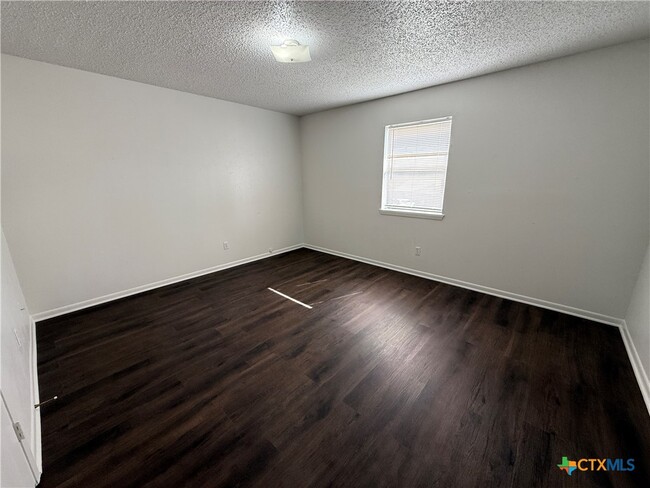 Building Photo - 909 Dryden Ave