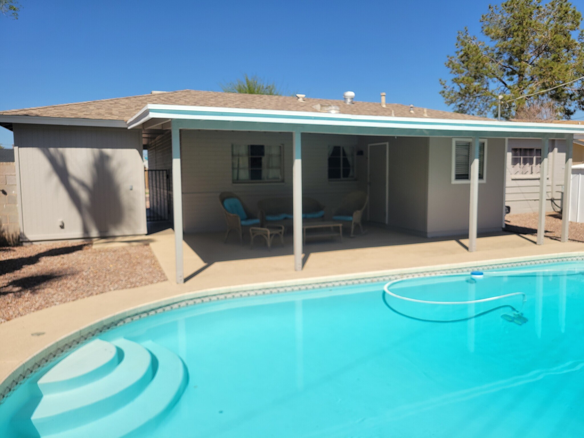 Building Photo - 1427 W 7th St