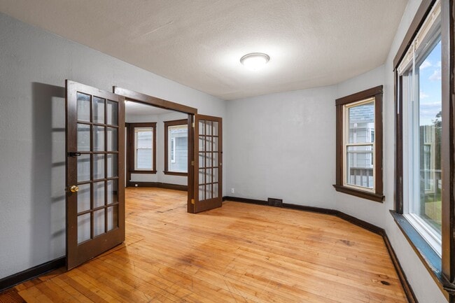 Building Photo - Cramer lower house