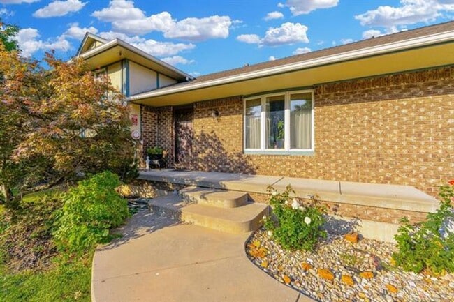 Building Photo - Large Family home in Chelsea Est. just SW ...