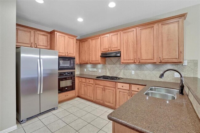 Building Photo - 2001 Singing Hls