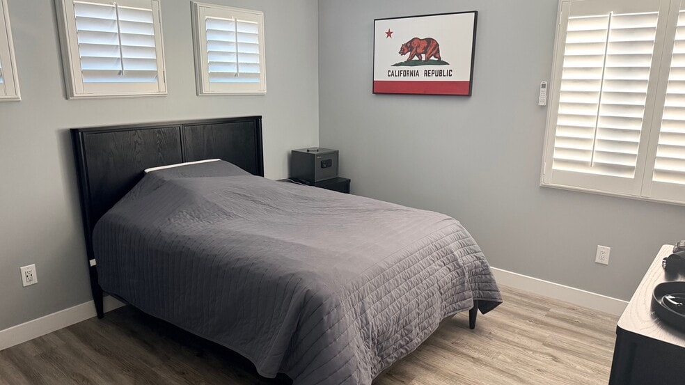 Building Photo - 1529 N Pass Ave