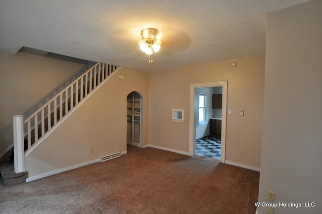 Primary Photo - Super Convenient 1 Bedroom in Up & Coming ...