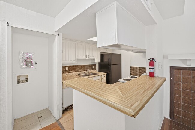 Building Photo - 6001 Reims Rd