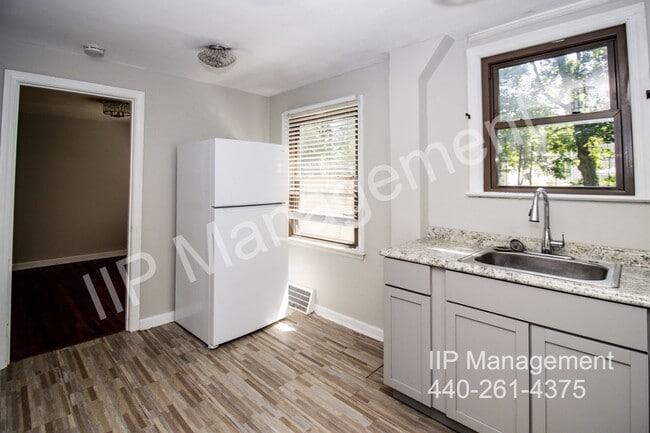 Building Photo - 5179 Homewood Ave