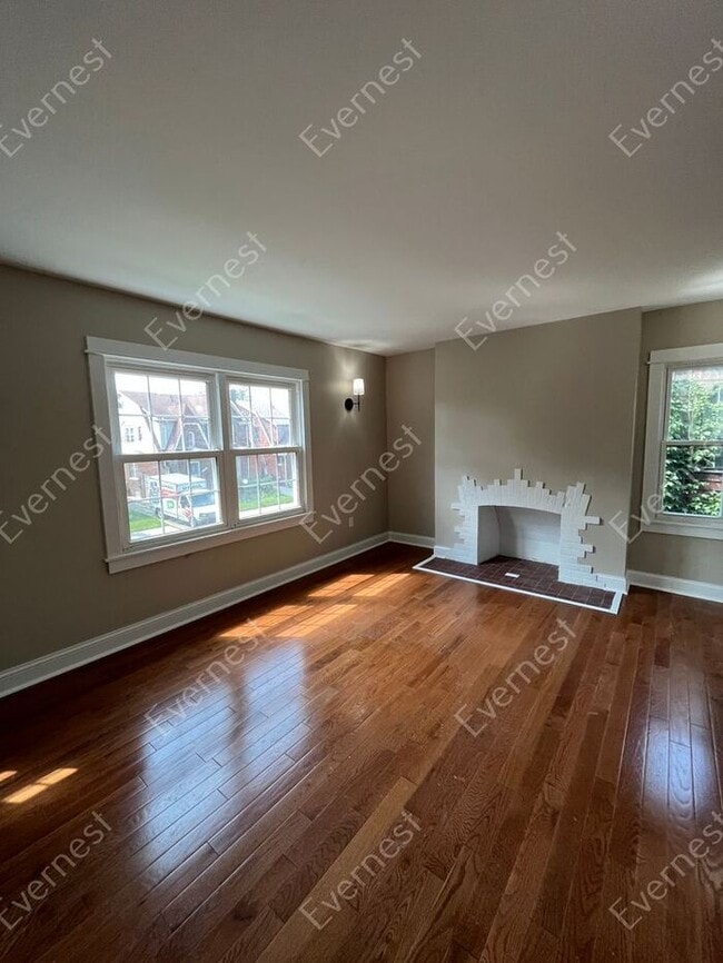 Building Photo - Charming 2-Bedroom Home with Modern Amenit...