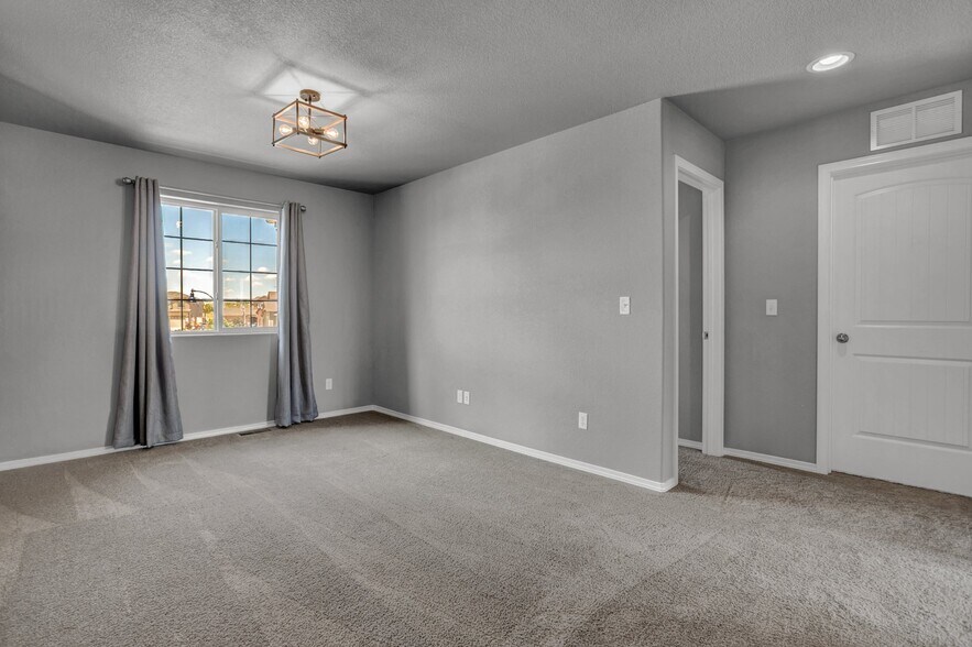 loft - 7272 Jagged Rock Cir