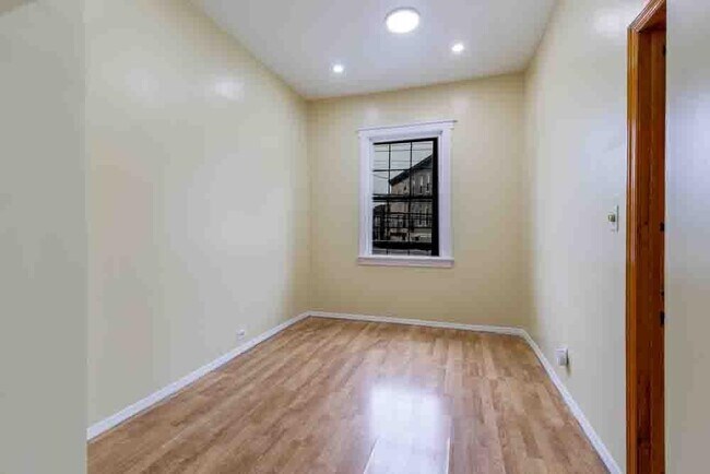 Building Photo - 3 Ridgley Pl