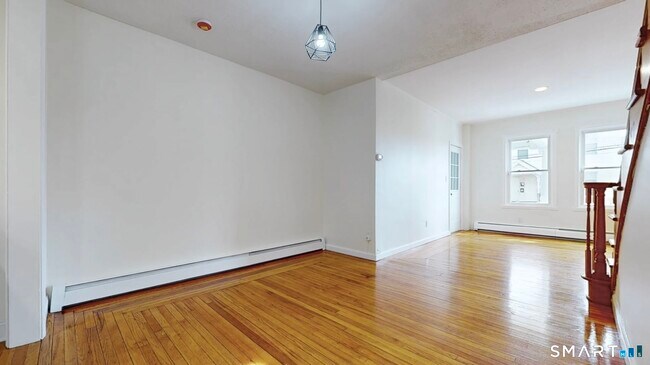 Building Photo - 112 Greenwood St