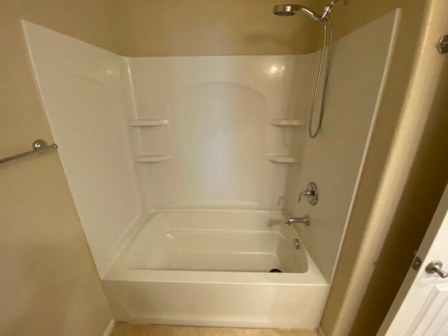 Building Photo - Beautiful 3 bed/2.5 bath home located in Henderson.