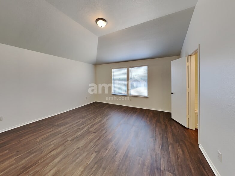 Building Photo - 9421 Pastime Ct