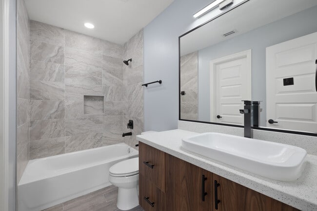 Building Photo - 2307 Moore Rd