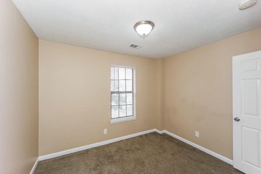 Building Photo - 8194 Canyon Forge Dr