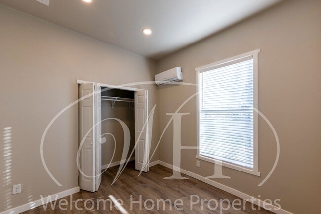 Building Photo - Newly Remodeled 1 Bedroom with an Office