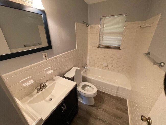 Building Photo - 323-325 Watauga Dr