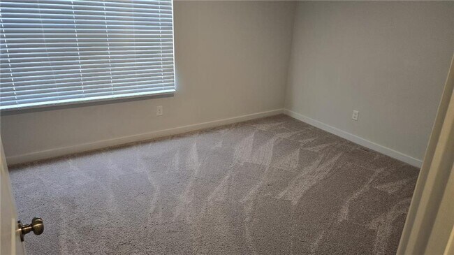 Building Photo - 17 Founders Dr