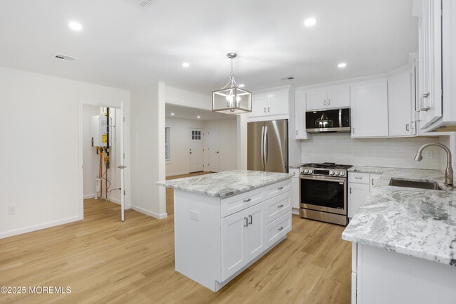 Building Photo - 2401 Mallow St