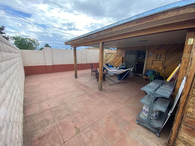 Building Photo - Beautiful 3 Bedroom Home in NE Albuquerque