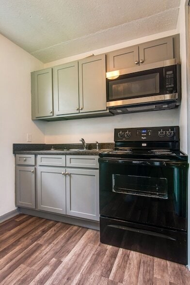 Building Photo - 1733 17th Ave N