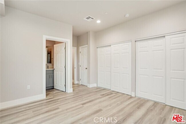 Building Photo - 1821 S New England St