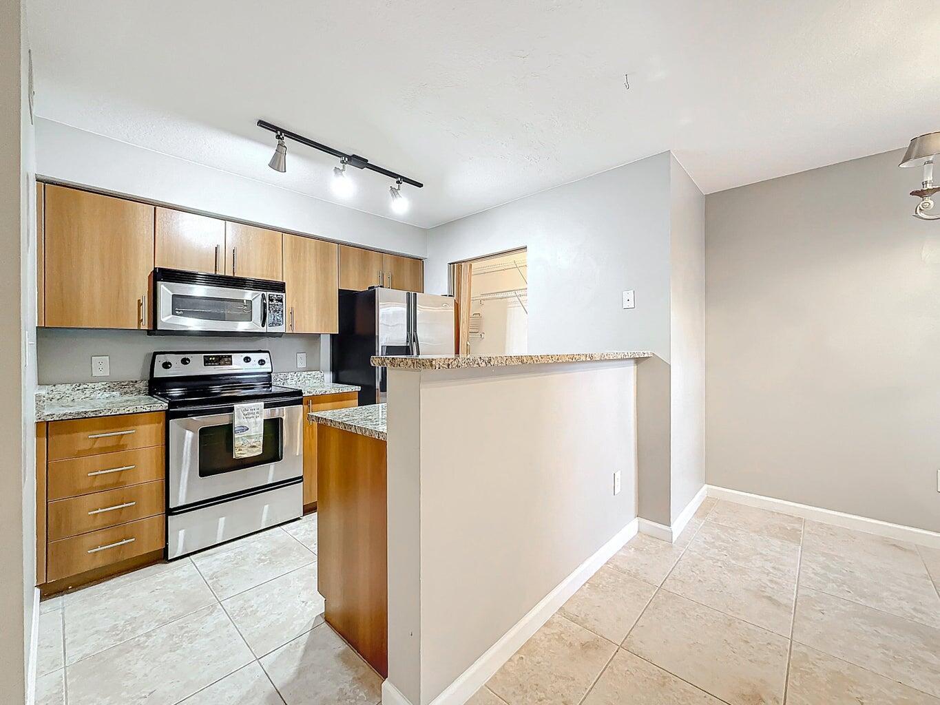 Building Photo - 1020 Crystal Way