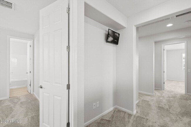 Building Photo - 130 N Bay Dr