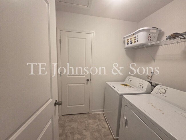 Building Photo - 223 Latrobe Ln