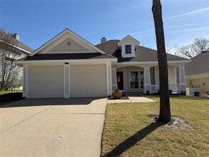 Building Photo - 523 Hilltop Dr