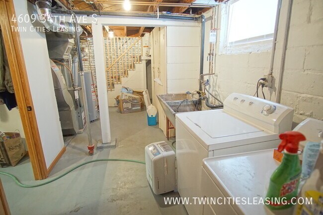 Building Photo - 4609 S 34th Ave