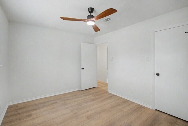 Building Photo - 34 Brushwood Ct