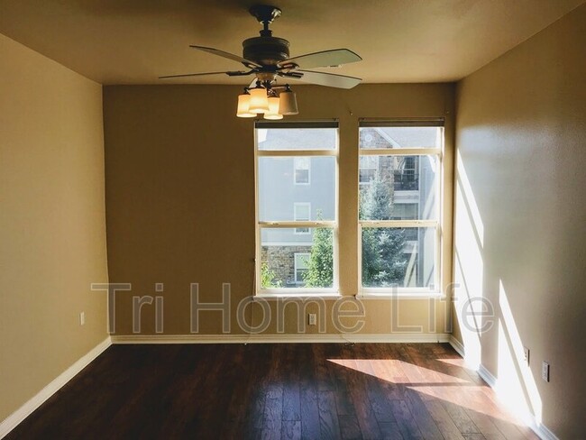 Building Photo - 10184 Park Meadows Dr