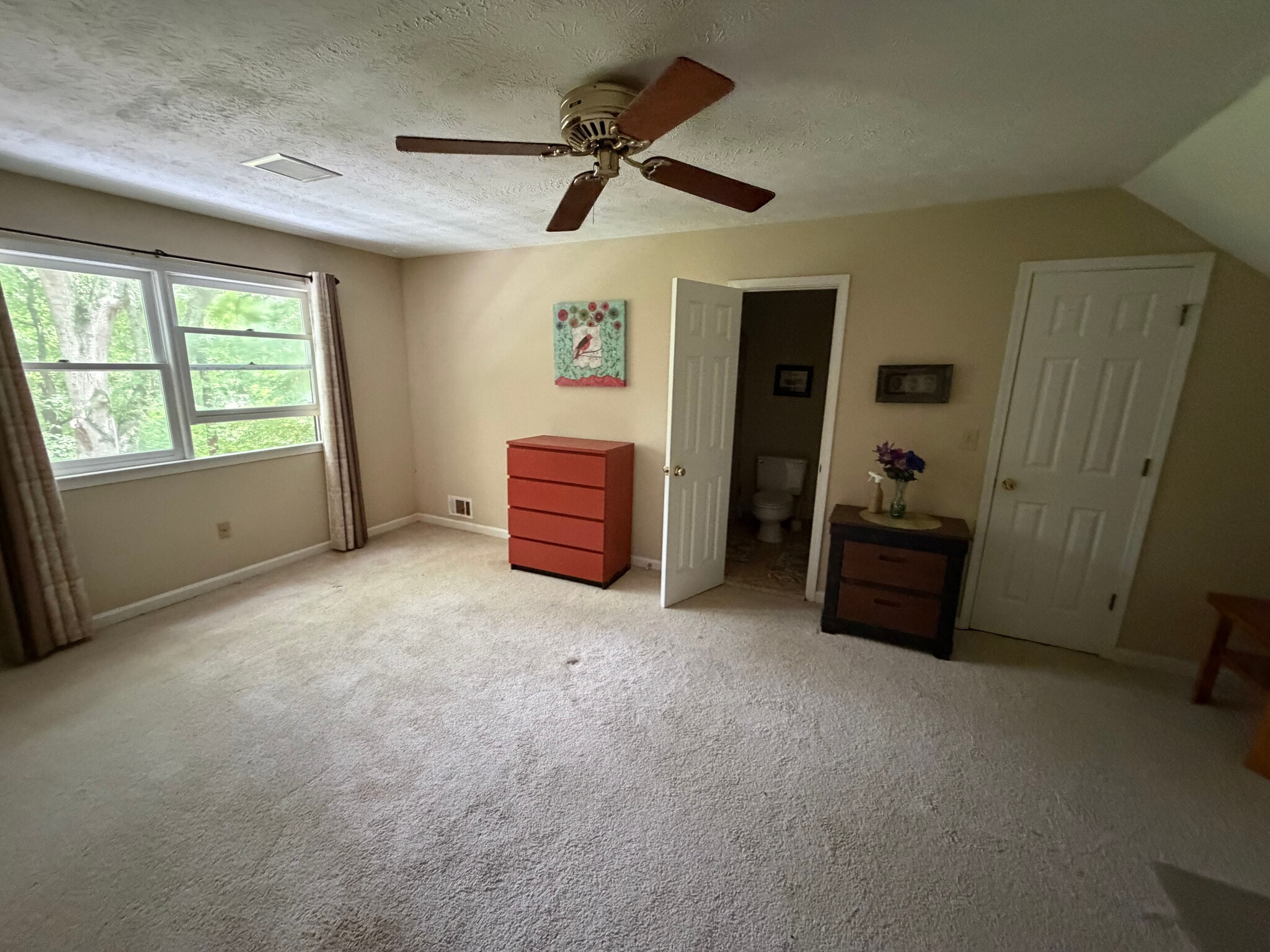 Building Photo - Room in House on Lilburn Stone Mountain Rd