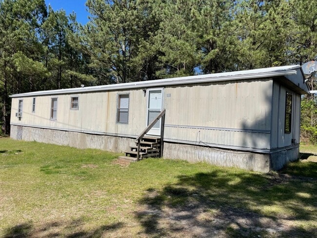 Primary Photo - 3 bed, 2 bath, mobile home $800 month, $80...