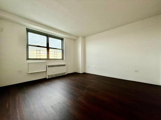 Building Photo - 1 bedroom in BRONX NY 10461