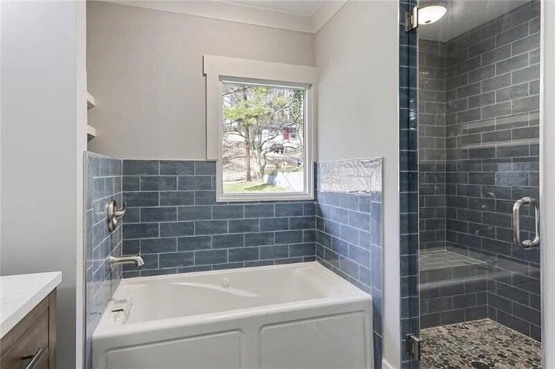 Building Photo - 2739 Flagstone Dr SE