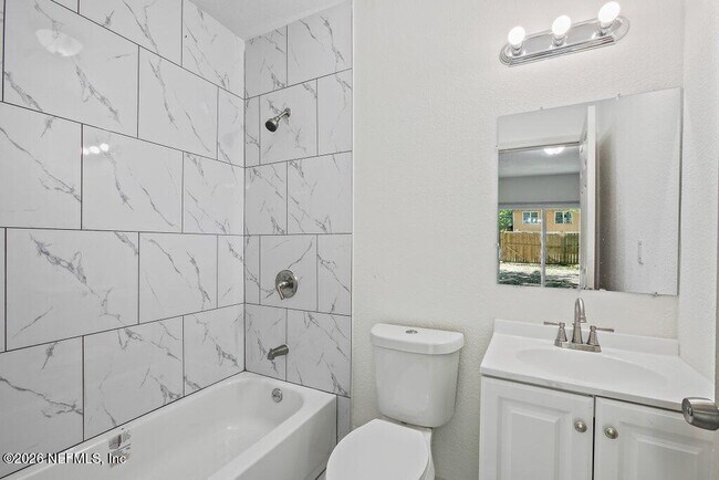 Building Photo - 3058 Rosselle St
