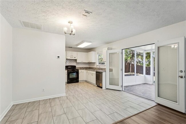 Building Photo - 300 Carrington Way