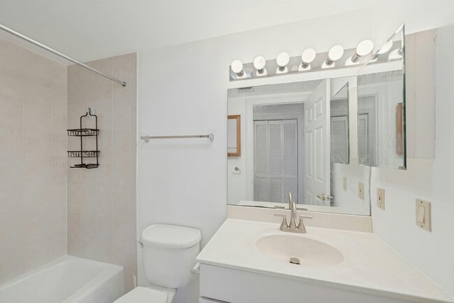 Building Photo - 82 Clinton St