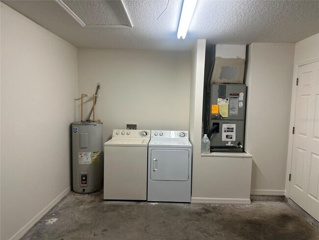 Building Photo - 809 Dennis Ave