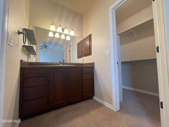 Building Photo - 11726 Dos Palmas Dr