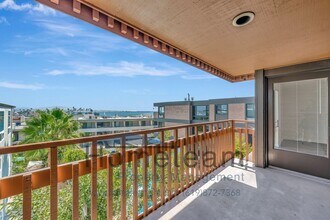 Building Photo - 2 BR/ 2BA 1380 SQFT Point Loma / La Playa ...