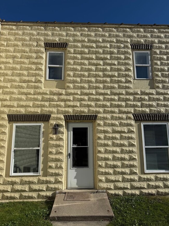 Primary Photo - Four Bedroom, Two Plus Bathroom House in Morley with a View